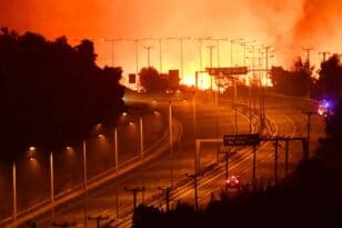Φωτιά στην Αττική: Άλλη μια εξαιρετικά δύσκολη νύχτα - Οι φλόγες πέρασαν την εθνική προς Ωρωπό - ΝΕΟΤΕΡΑ