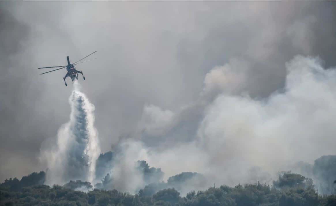 Φωτιά στο Λαύριο: Επιχειρούν επίγειες και εναέριες δυνάμεις - Μήνυμα εκκένωσης από το 112 ΦΩΤΟ-ΝΕΟΤΕΡΑ - Vimarsana News