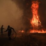 Φωτιά στη Βαρυμπόμπη: Πύρινος εφιάλτης - Ολονύκτια μάχη με τις φλόγες - Κάηκαν σπίτια - Εκκενώθηκαν οικισμοί - ΦΩΤΟ - ΒΙΝΤΕΟ