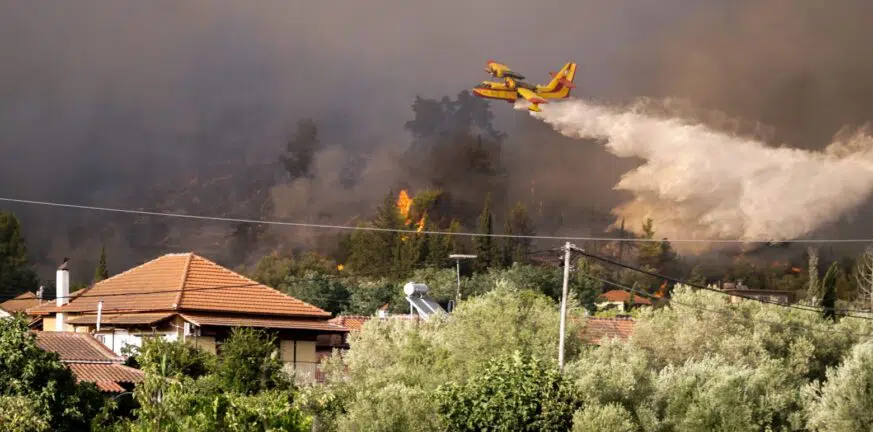 Αττική: Στη φυλακή τρία άτομα που κατηγορούνται για εμπρησμό