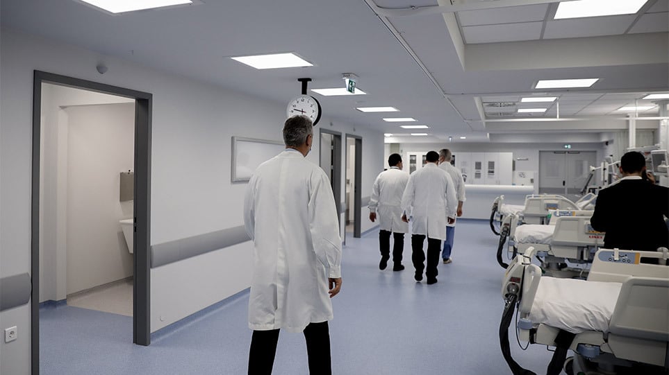 Η αναστολή εργασίας έφερε αποτελέσματα στην Πάτρα - Μειώνονται οι μη εμβολιασμένοι υγειονομικοί - Pelop.gr | Ειδήσεις - Vimarsana News