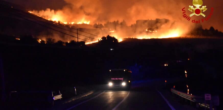Ιταλία: Μαίνονται οι πυρκαγιές στα νότια - Ιστορικός καύσωνας στην χώρα