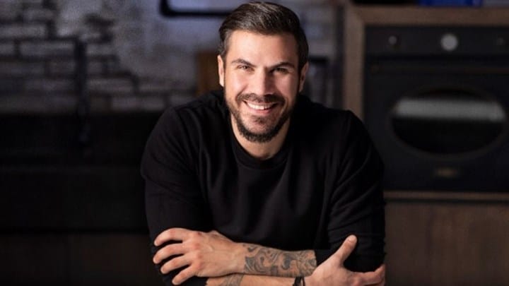 Άκης Πετρετζίκης: Νέο project στα Σπάτα για τον διάσημο σεφ - ΒΙΝΤΕΟ