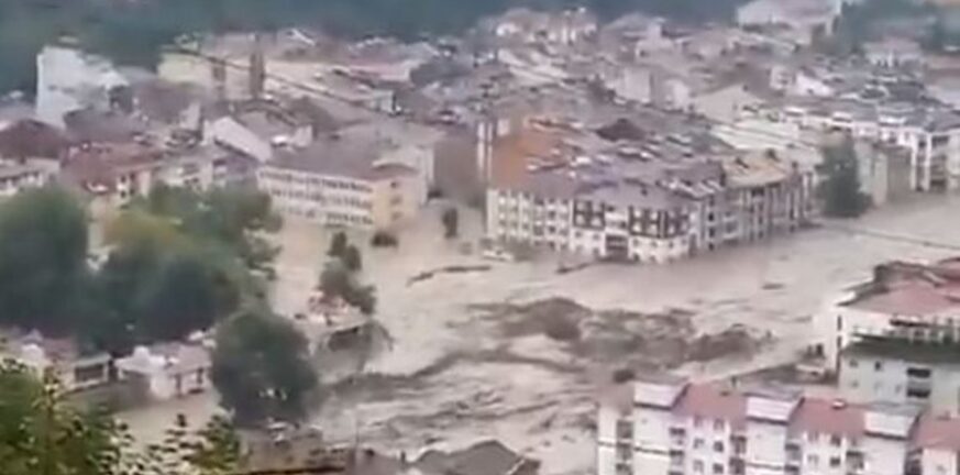 Στους 17 οι νεκροί από τις φονικές πλημμύρες στη βόρεια Τουρκία