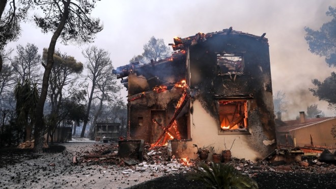 Φωτιά στη Βαρυπόμπη: Ανυπολόγιστη η καταστροφή – Κάηκαν δεκάδες σπίτια και επιχειρήσεις - ΦΩΤΟ - ΒΙΝΤΕΟ