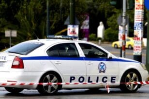 Καταδίωξη στο Κορωπί με πυροβολισμούς - Έριξε το όχημα πάνω σε αστυνομικούς