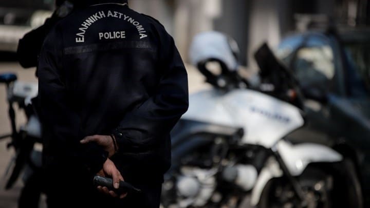 Ιωάννινα: Αστυνομικοί «μαϊμού» σταμάτησαν 19χρονο για έλεγχο και τον έκλεψαν!