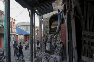 Σεισμός στην Αϊτή: Θρήνος για τους 2.189 νεκρούς