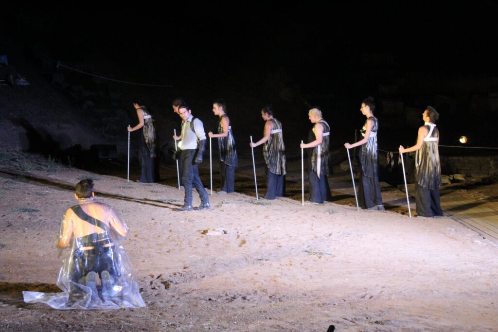 Αρχαίο Θέατρο Ήλιδας: Συγκλονιστικές οι ερμηνείες των πρωταγωνιστών στις Βάκχες του Ευριπίδη