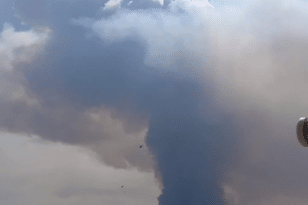 Η “έκρηξη” της δασικής πυρκαγιάς στα Βίλια Αττικής