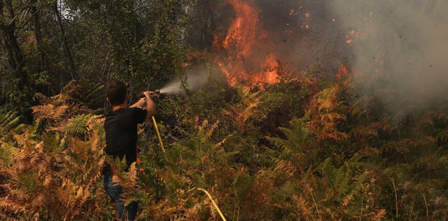 Πολύ υψηλός κίνδυνος για φωτιά τη Δευτέρα σε τέσσερις περιφέρειες
