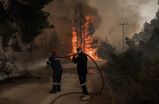 Πυρκαγιές - Γορτυνία: Τεράστια μάχη με τις αναζωπυρώσεις