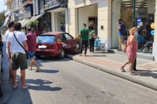 Αμαλιάδα: Αυτοκίνητο «εισέβαλε» σε κατάστημα ΦΩΤΟ