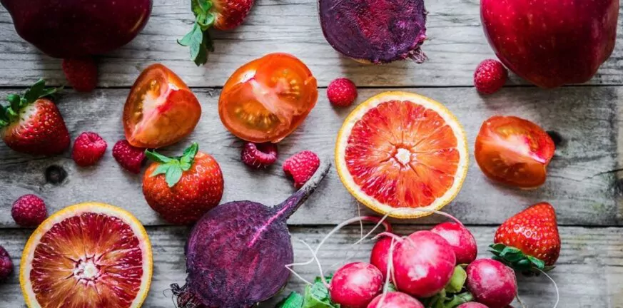 Πέντε φρούτα και λαχανικά γεμάτα βιταμίνη C που προφυλάσσει το αναπνευστικό