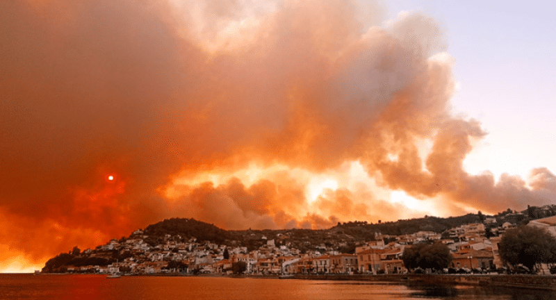 Φωτιά Εύβοια: Διαρκείς αναζωπυρώσεις – Εκκενώθηκαν 15 οικισμοί