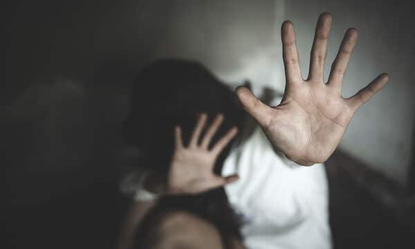 Πήλιο: Χτύπησε τη σύντροφό του με γροθιές και κλωτσιές, την κλείδωσε και την απείλησε με σφυρί Πήλιο