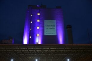 Στο συμβολικό μωβ χρώμα φωτίστηκε το κτήριο του Γενικού Νοσοκομείου Πατρών "Άγιος Ανδρέας" ΦΩΤΟ