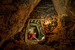 Ο γεωολόγος από την Πάτρα που μας μαθαίνει τα μυστικά «κρυμμένων» σπηλαίων
