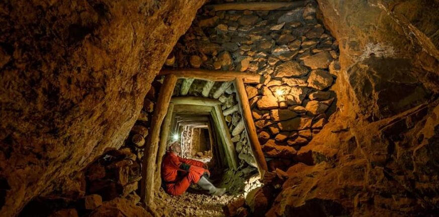 Ο γεωολόγος από την Πάτρα που μας μαθαίνει τα μυστικά «κρυμμένων» σπηλαίων