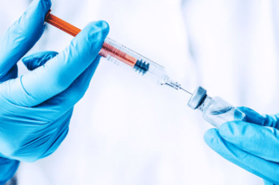 Φαούτσι: Πιθανόν να χρειαστούν 3 δόσεις εμβολιασμού για πλήρη ανοσοποίηση