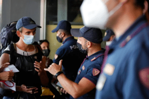 Ιταλία: Εισβολή της αστυνομίας σε σπίτια αντιεμβολιαστών