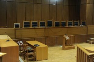 Απίστευτο και όμως αληθινό: Δικηγόρος αναγκάστηκε να πάει στο δικαστήριο με κορονοϊό