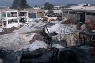Ασπρόπυργος: Βίντεο από την φωτιά σε εργοστάσιο ξυλείας