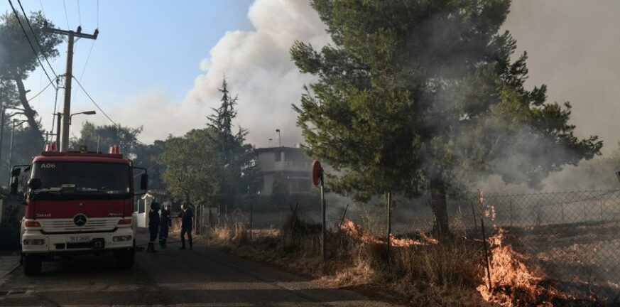 Φωτιά στη Βαρυμπόμπη: Πέθανε 55χρονος εγκαυματίας