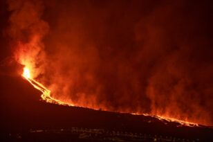 Ισπανία: Έφτασε στον ωκεανό η λάβα από το ηφαίστειο στη Λα Πάλμα - Συγκλονιστικές εικόνες