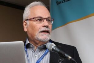 Παυλάκης: Όσοι αμελήσουν να εμβολιαστούν με την τρίτη δόση κινδυνεύουν - Τι πρέπει να κάνουμε για ασφαλή Χριστούγεννα