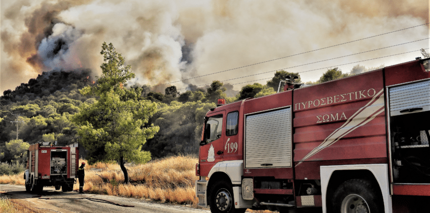 Φωτιά στην Πάρνηθα κοντά σε σπίτια - Κινητοποίηση της Πυροσβεστικής