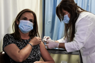 Στο Νοσοκομείο του Ρίου σήμερα για την τρίτη δόση εμβολίου η Ζωή Ράπτη