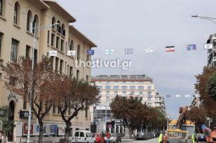 Θεσσαλονίκη: Γέμισε η πόλη με σημαιάκια για το 1821 ΒΙΝΤΕΟ