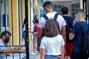 Καπραβέλος: Να μην κλείσει η αγορά, να κλείσουν τα σχολεία για μία εβδομάδα