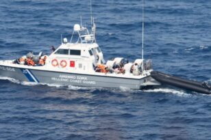 Μεσσηνία: Επιχείρηση διάσωσης 150 μεταναστών σε ξύλινο σκάφος – Αγνοείται μία γυναίκα