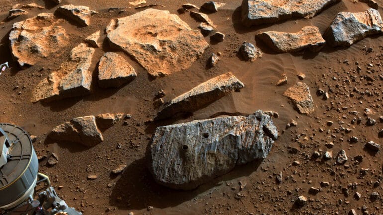 NASA: Τα πρώτα πέτρινα δείγματα δείχνουν μακροχρόνια ύπαρξη νερού στον Άρη
