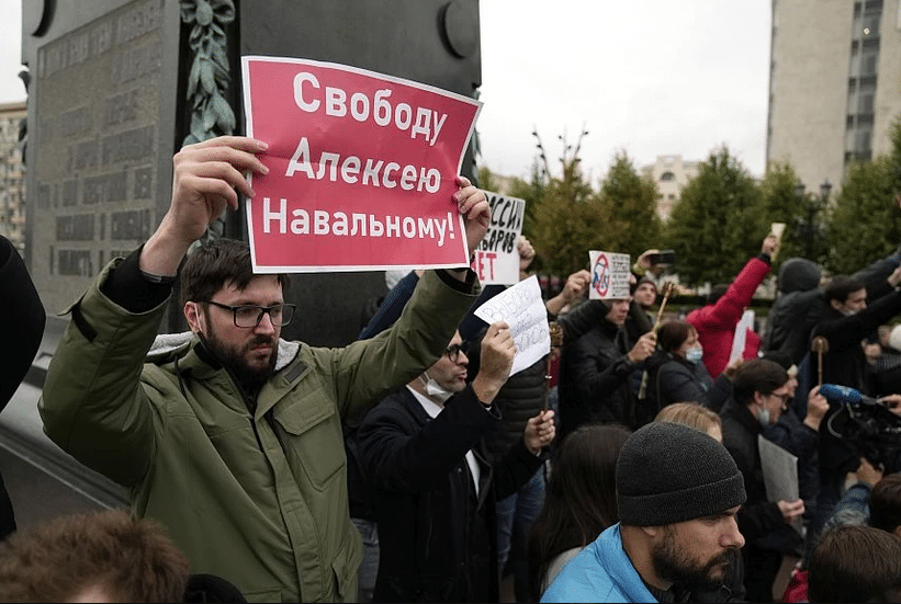 Ρωσία: Εκατοντάδες διαδήλωσαν στη Μόσχα – Καταγγέλλουν τα αποτελέσματα των βουλευτικών εκλογών