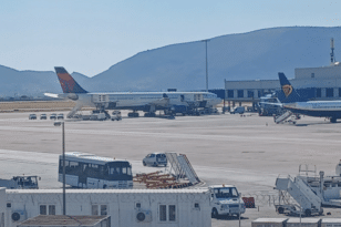 Έκτακτη προσγείωση στο Ελευθέριος Βενιζέλος: «Ανατριχιάσαμε» - Τα πρώτα λόγια επιβατών του αεροπλάνου