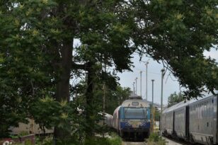 Τρένο συγκρούστηκε με φορτηγό στην Θεσσαλονίκη