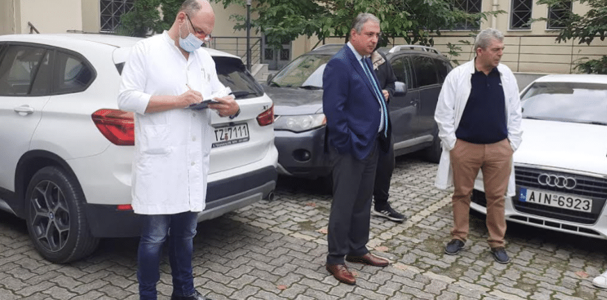 Πάτρα: Ο Γιάννης Καρβέλης παρουσίασε την κινητή Μονάδα Εμβολιασμού της 6ης ΥΠΕ - ΦΩΤΟ - ΒΙΝΤΕΟ