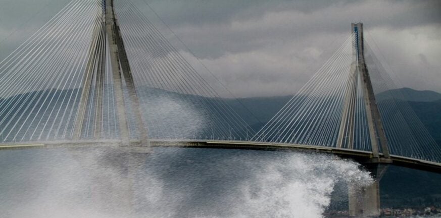 Κακοκαιρία: Απαγόρευση κυκλοφορίας οχημάτων στη Γέφυρα Ρίου - Αντιρρίου