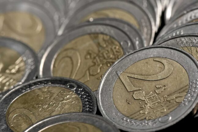 Πλαστά κέρματα των 2 ευρώ γέμισαν την αγορά - Πως τα ξεχωρίζουμε