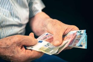 Έκτακτο επίδομα Πάσχα 200 ευρώ σε χαμηλοσυνταξιούχους