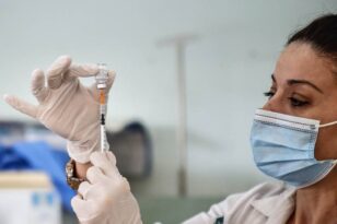 Είναι ασφαλής ο ταυτόχρονος εμβολιασμός για τη γρίπη και τον κορονοϊό;