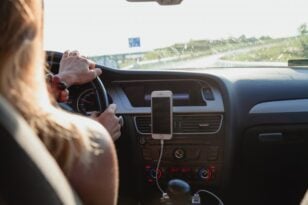 Ριζικές αλλαγές στα διπλώματα οδήγησης: Μπαίνουν κάμερες, δάσκαλος στο πίσω κάθισμα