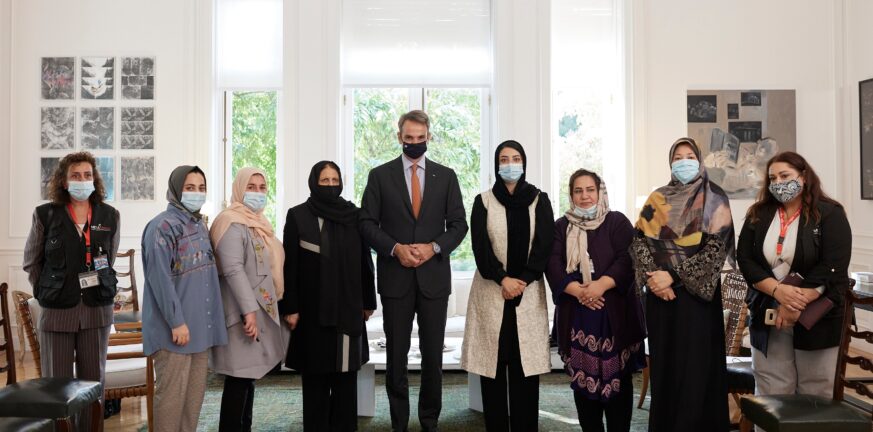Συνάντηση του Κυριάκου Μητσοτάκη με γυναίκες βουλευτές και δικαστικούς από το Αφγανιστάν