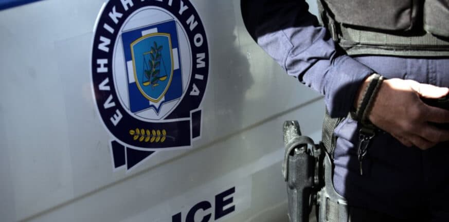 Ζάκυνθος: «Το μωρό έκαιγε» - Τι λέει ο αστυνομικός που έβγαλε το μωρό μέσα από το αυτοκίνητο