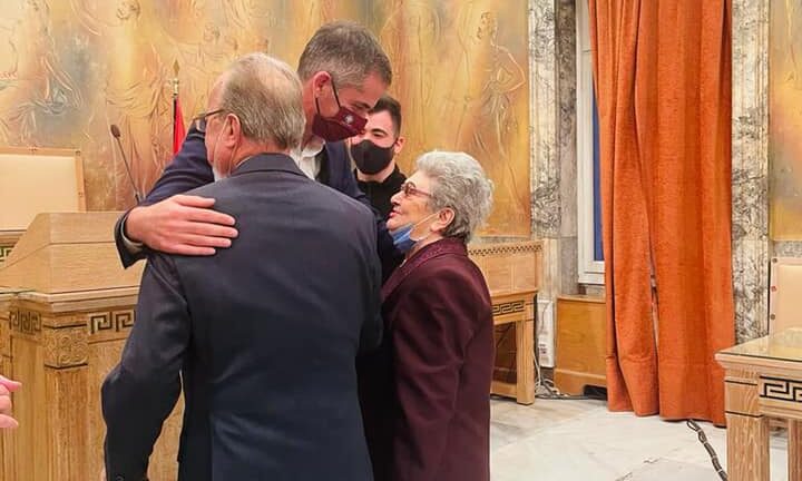 Ζευγάρι ηλικιωμένων 87 και 85 ετών πάντρεψε ο Δήμαρχος Αθηναίων - Η ανάρτηση του Κώστα Μπακογιάννη  