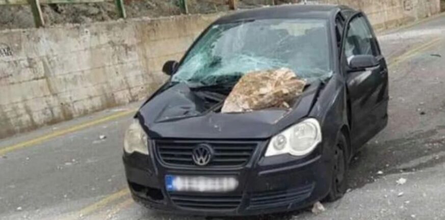 Αράχωβα: Βράχος από το... πουθενά διέλυσε αυτοκίνητο