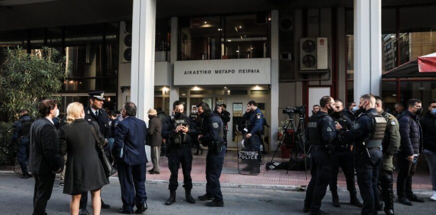 Ελεύθεροι οι επτά αστυνομικοί για την καταδίωξη στο Πέραμα - Σε επιφυλακή η ΕΛΑΣ στην Δυτική Ελλάδα για αντιδράσεις